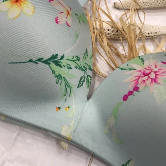 BEAUTIFUL LIGHT BLU W HOT PINK dalias & yellow tiny impatients on this 36A bra💕 - Picture 3 of 8